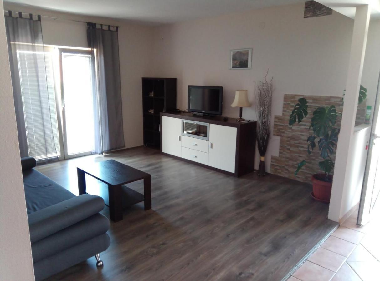 Apartments Laura Χβαρ Εξωτερικό φωτογραφία