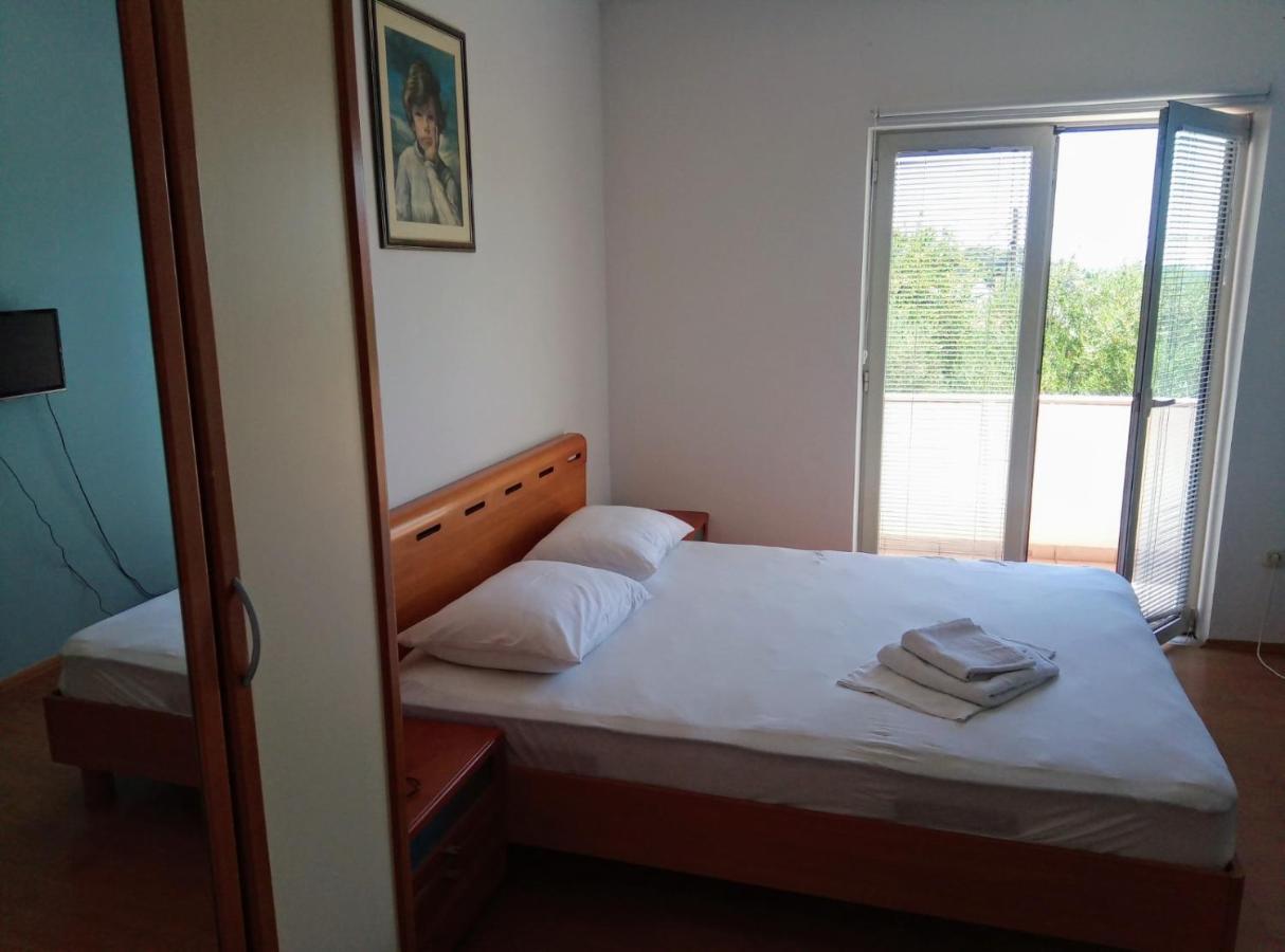 Apartments Laura Χβαρ Εξωτερικό φωτογραφία