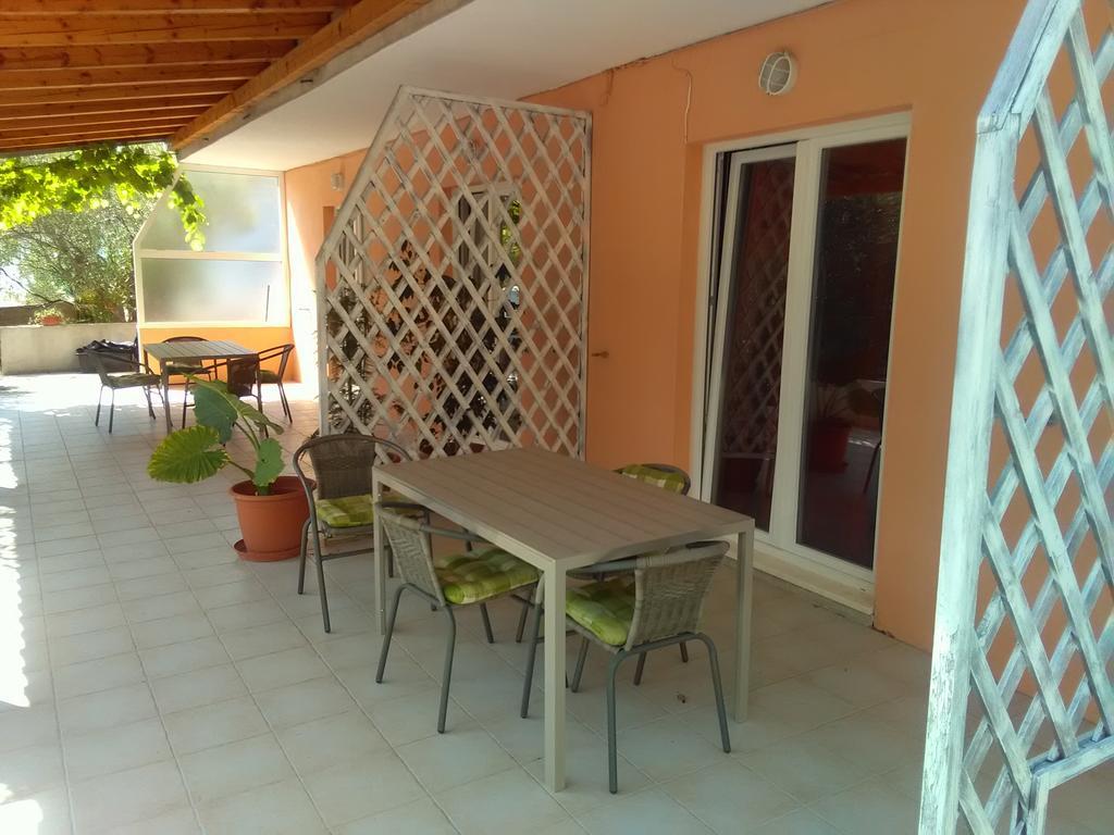Apartments Laura Χβαρ Εξωτερικό φωτογραφία