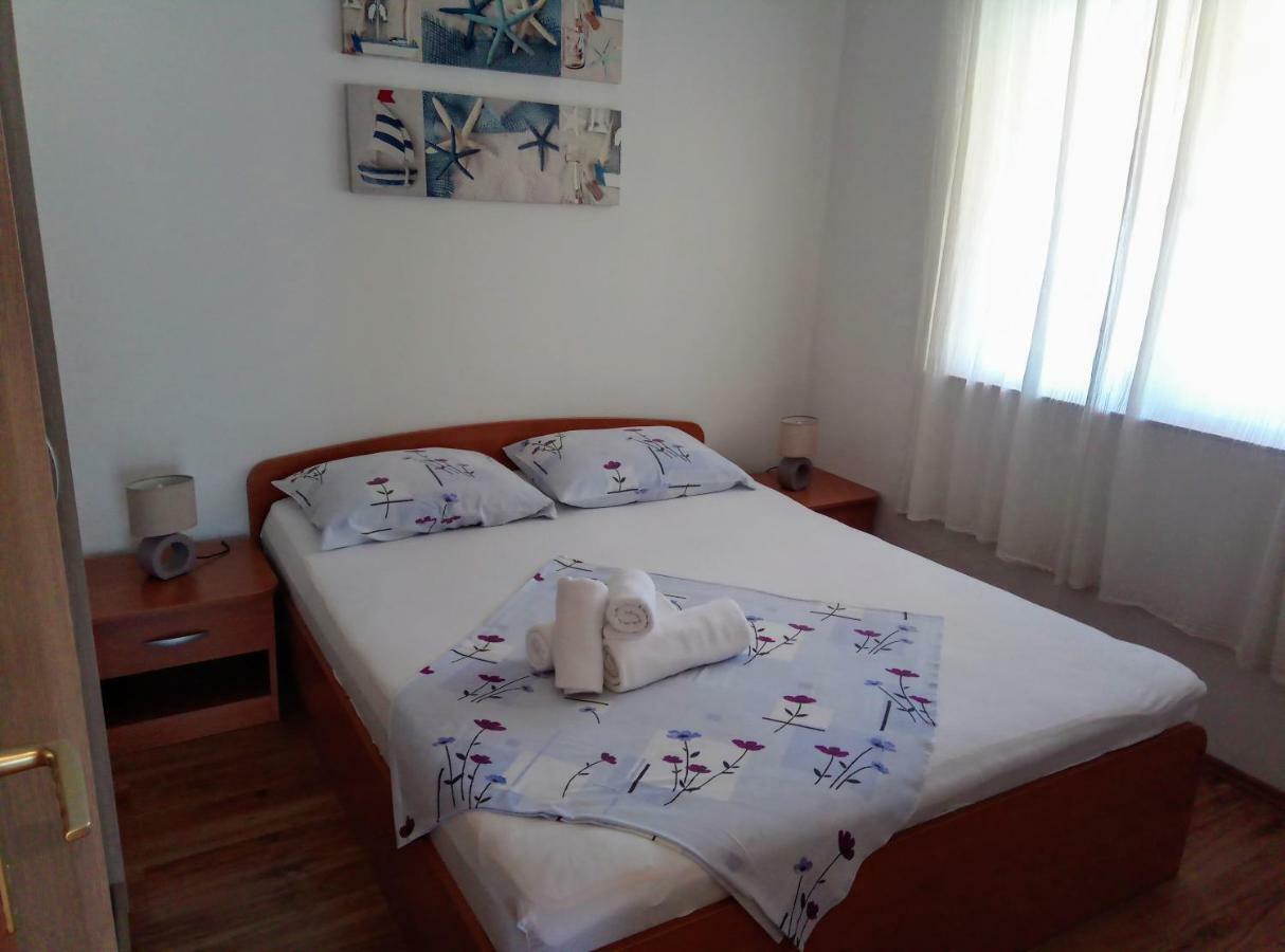 Apartments Laura Χβαρ Εξωτερικό φωτογραφία